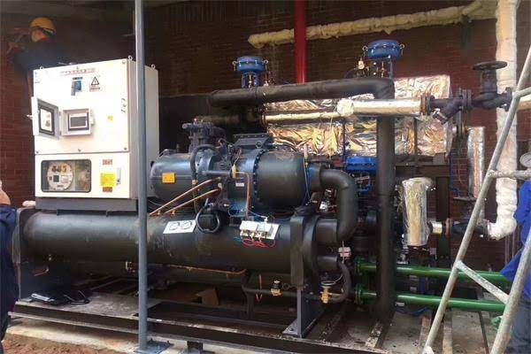 螺桿式冷水機(jī)制冷系統(tǒng)的清洗要如何進(jìn)行?