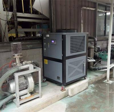 如何選用適合自己的工業(yè)冷水機(jī)和小型冷水機(jī)呢？